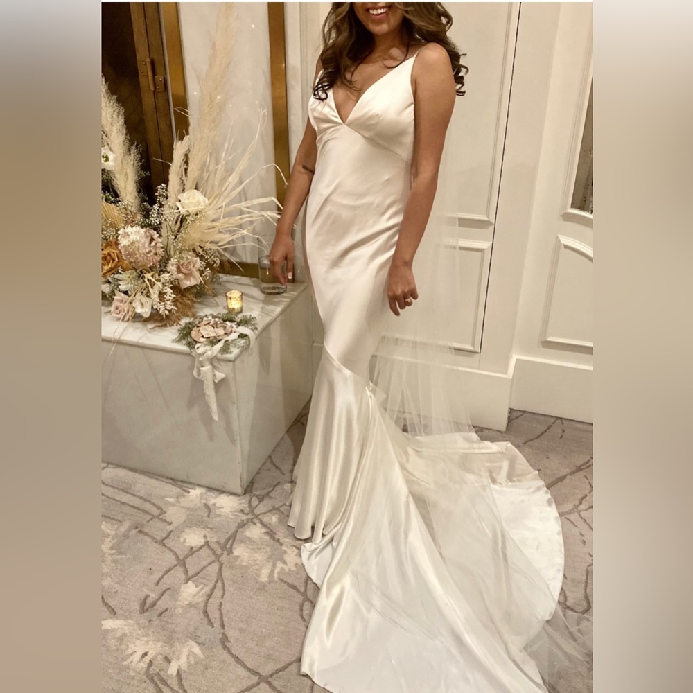 Theia Couture Jean wedding gown size 6